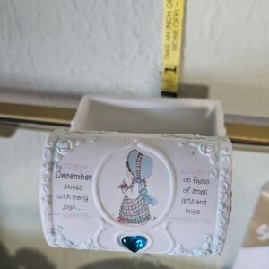 PRECIUS MOMENTS Ceramic December Box